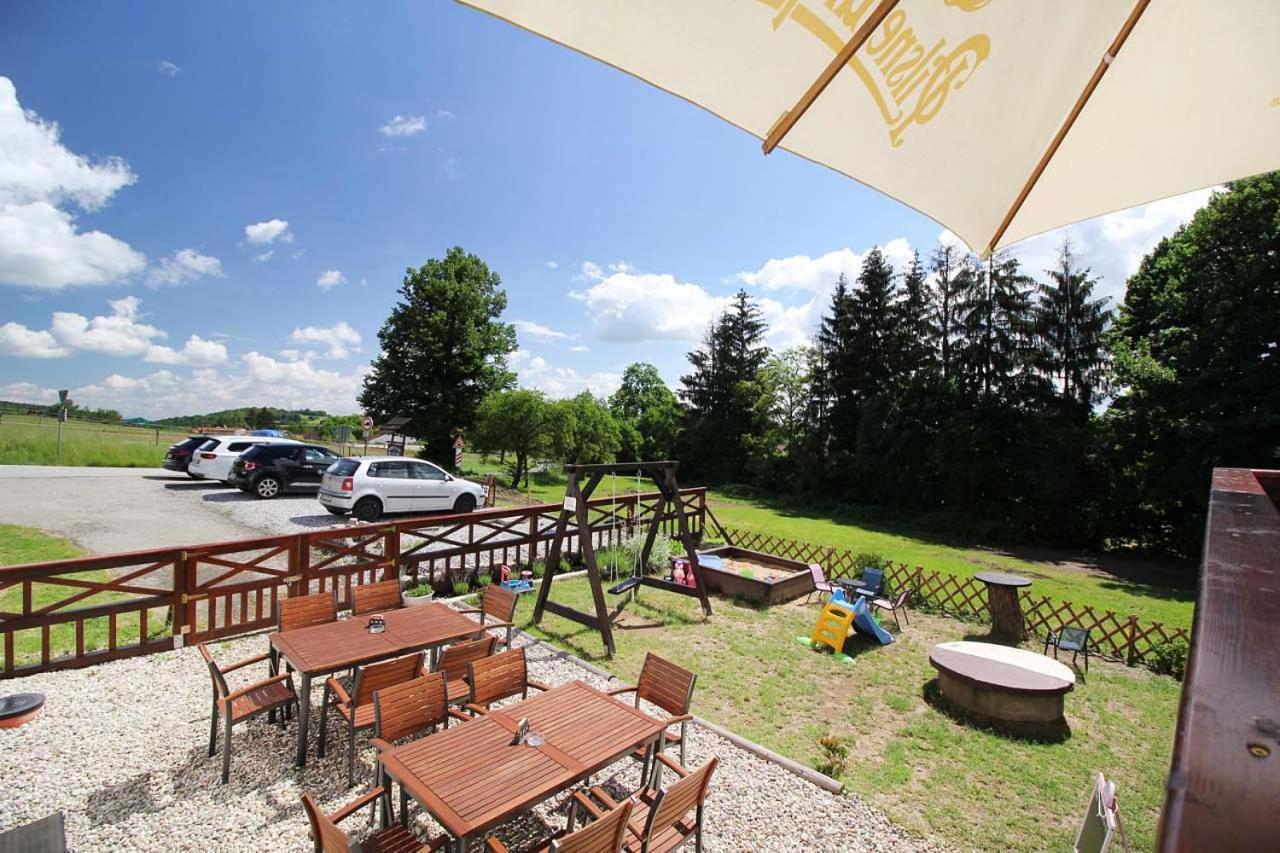 Penzion A Restaurace Hostinec Na Letne Český Krumlov Exterior foto